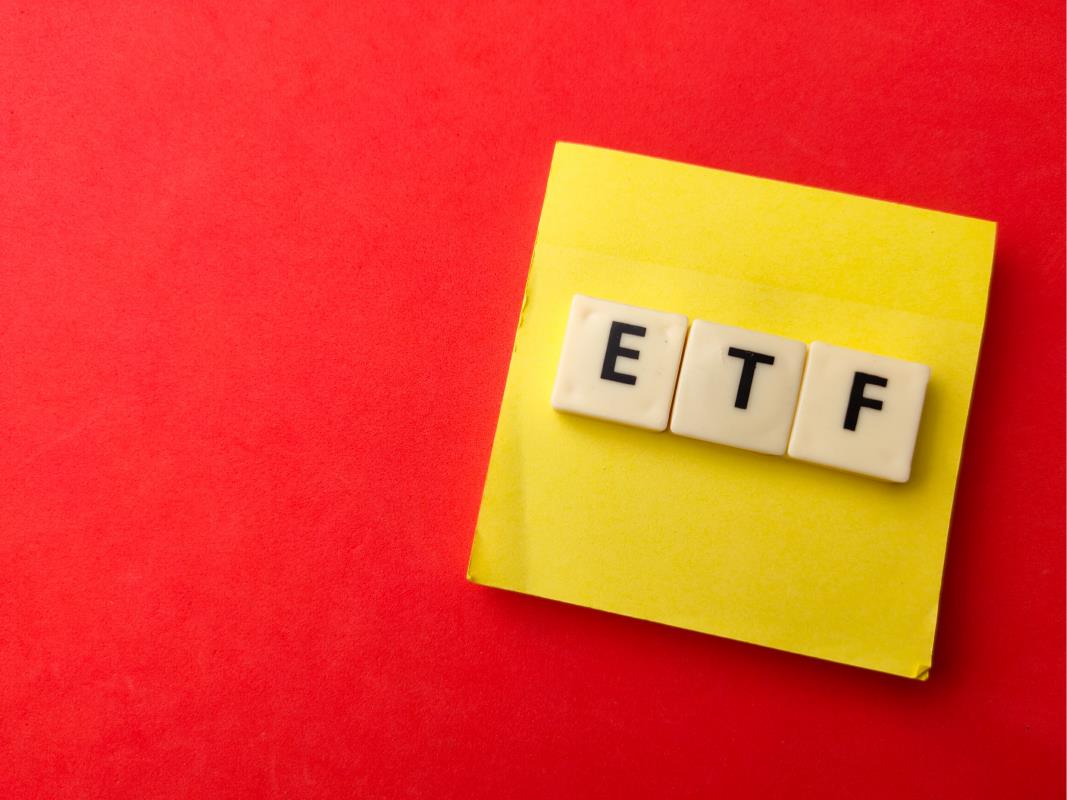 被动型 ETF 或主动型 ETF：为什么不能两者兼而有之？